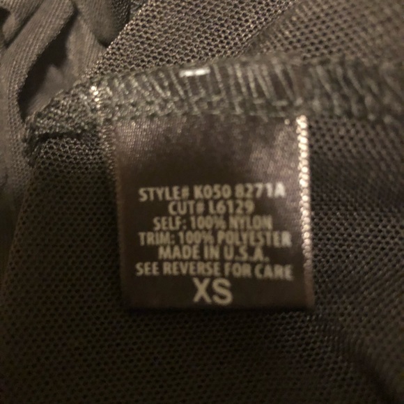 NWOT Emma & Sam Power Mesh Appliqué Crop Tee - Picture 7 of 8